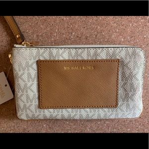 Authentic MICHAEL KORS double zip wristlet NWT!